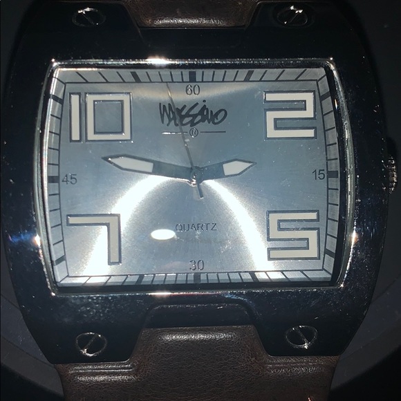 Mossimo Men’s Retro Watch Wide Brown Leather Band - Picture 2 of 5